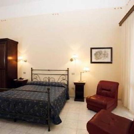 Hotel Cappello Lecce Exterior foto