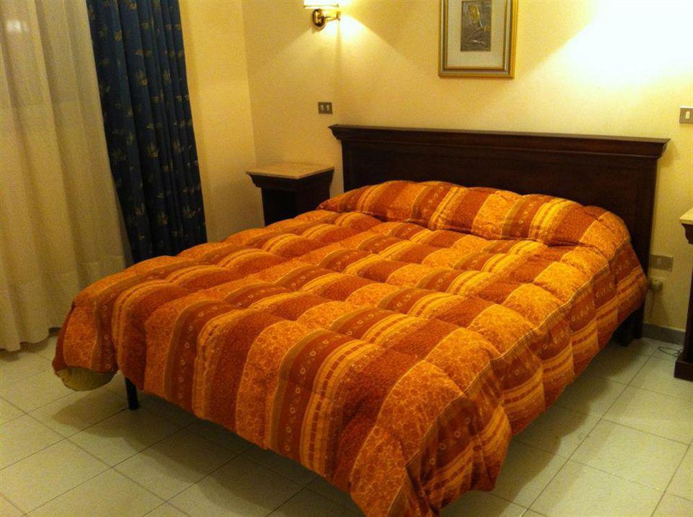 Hotel Cappello Lecce Exterior foto