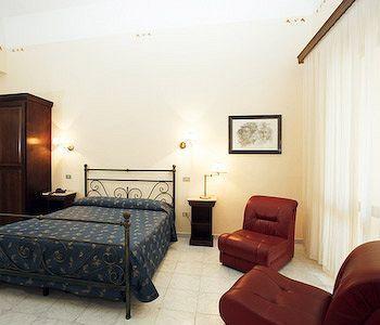 Hotel Cappello Lecce Exterior foto