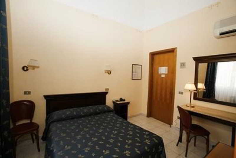 Hotel Cappello Lecce Exterior foto