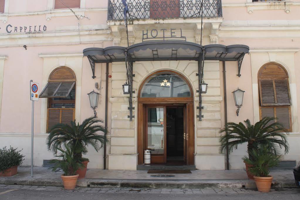 Hotel Cappello Lecce Exterior foto