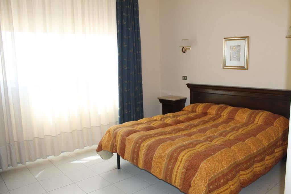 Hotel Cappello Lecce Exterior foto