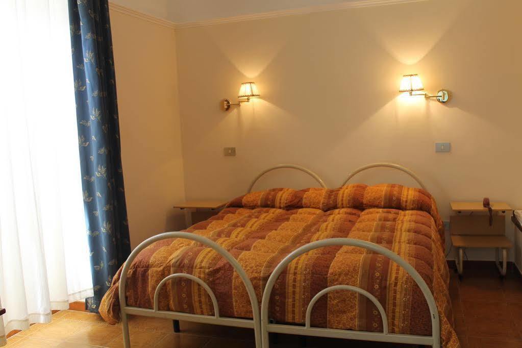 Hotel Cappello Lecce Exterior foto